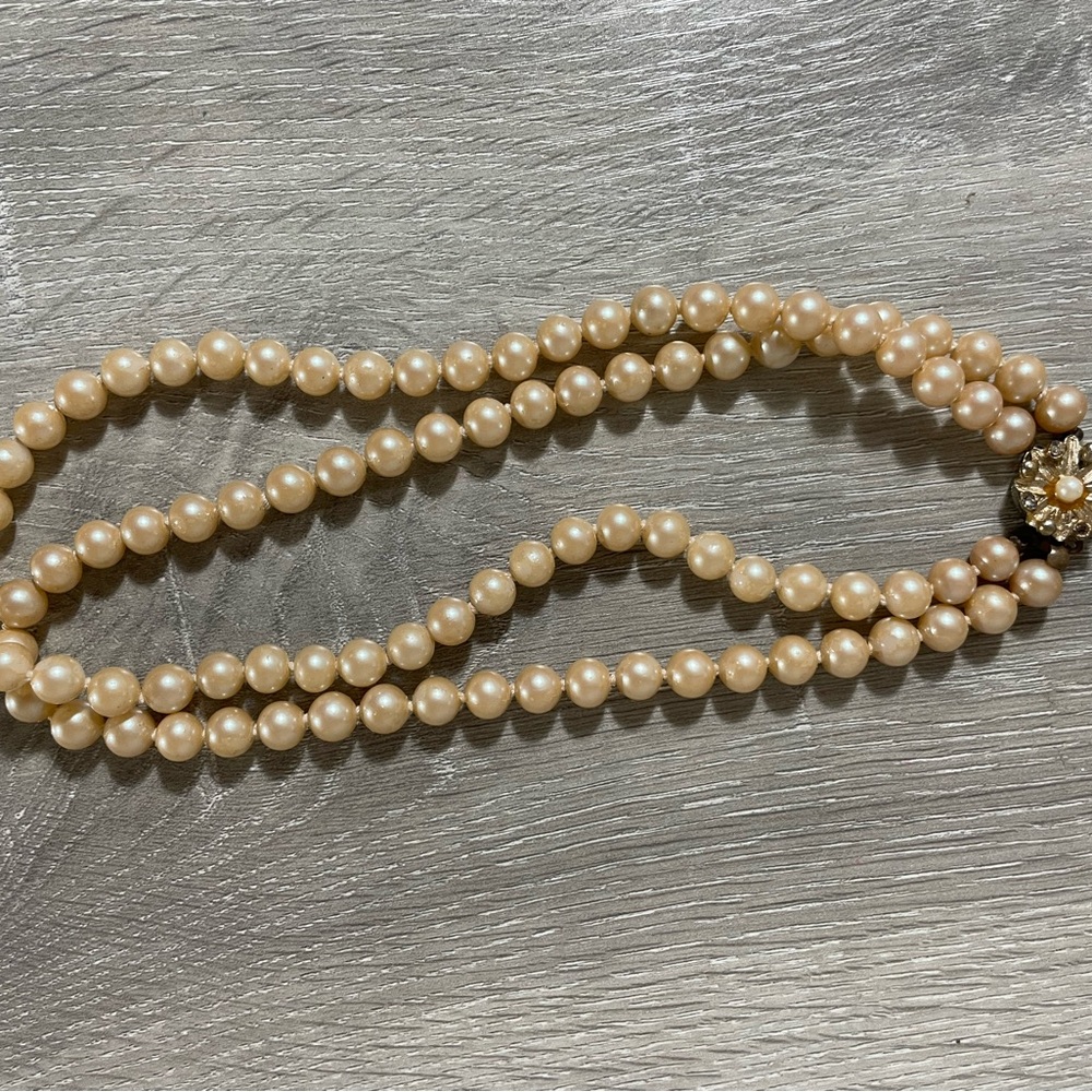 Elegant Vintage Cream Faux Pearl Necklace with Beautiful Clasp